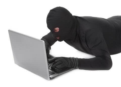 Ladrão no laptop